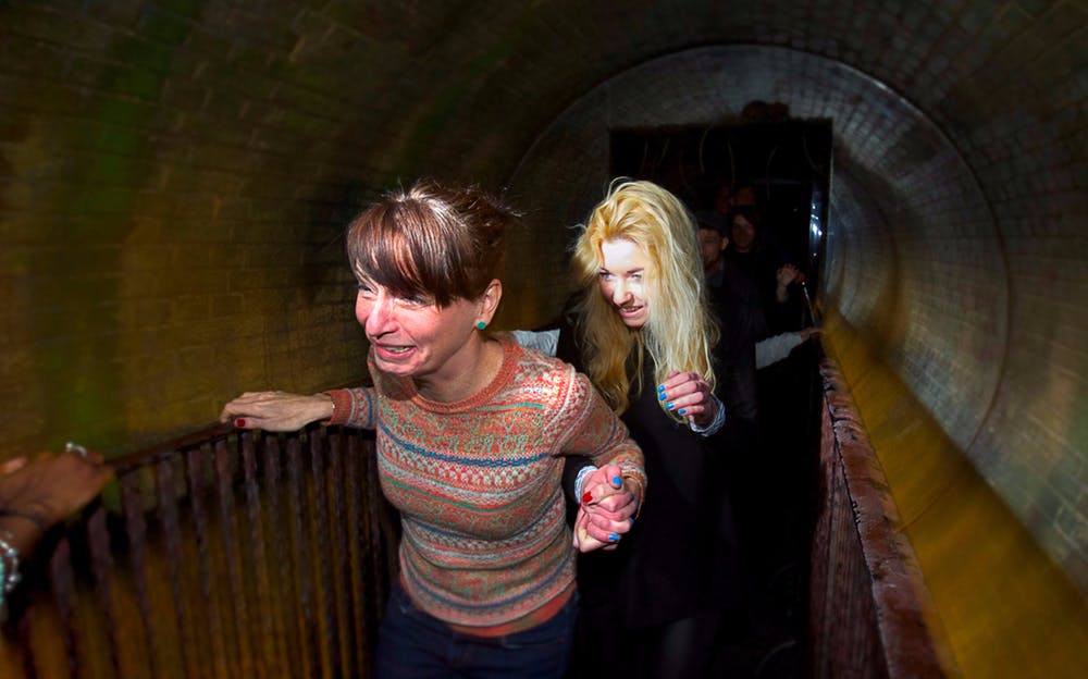 London Dungeon Tickets - Visitors take part in a terrifying journey through the London Dungeon!