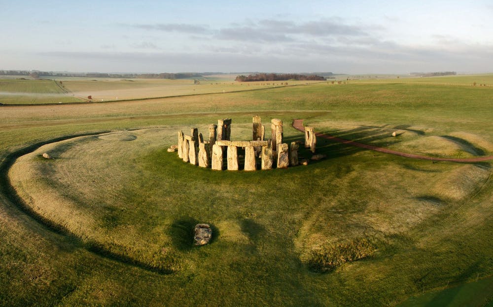 Stonehenge from London - The standing stones of Stonehenge from above